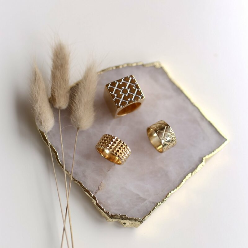 PURE PYRAMID RING