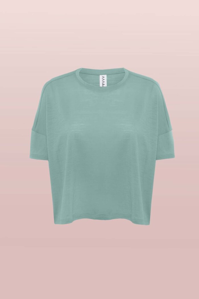 Front view of the Asmuss Boxy Cropped T-shirt. Using innovative fabric which keeps you comfortable all day long using 37.5 technology, perfect for your everyday adventures. The detailing elevates this t-shirt to make it truely stylish.