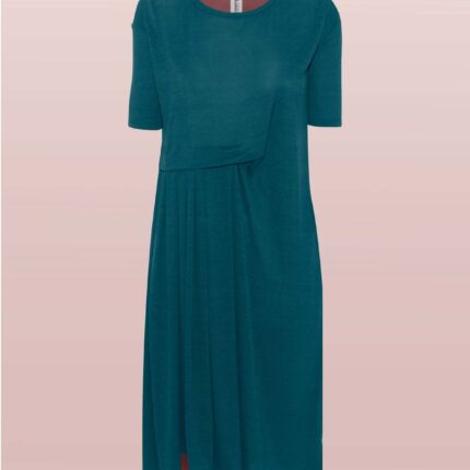 The Asmuss Asymmetric Pleat Dress in Pine Green. Slim arms, loose fitting body with pleat detail and pocket it makes a great dress for your everyday adventures you can wear it in the office, outdoors or where ever you travel to. Made from a blend of recycled polyester and Tencel a great sustainable fabric