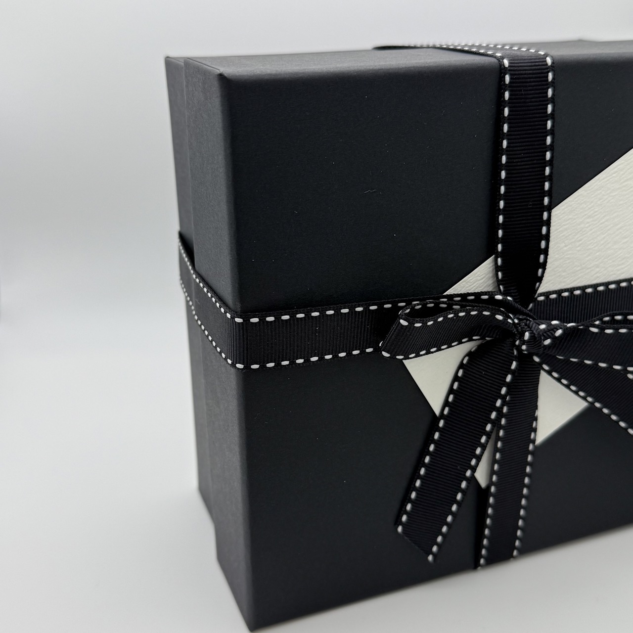 Medium Gift box angle