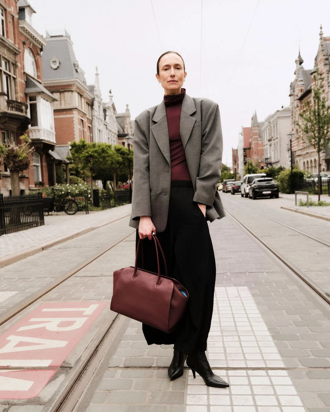 Naar_45_formaat_ads_1 KAAI Voyager Burgundy Leather Work Bag